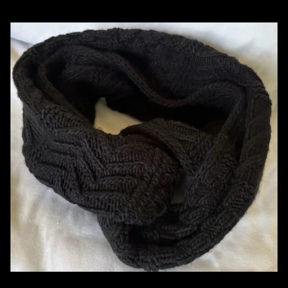 NWT MICHAEL Michael Kors Womens Patchwork Knit Infinity Loop Scarf Black